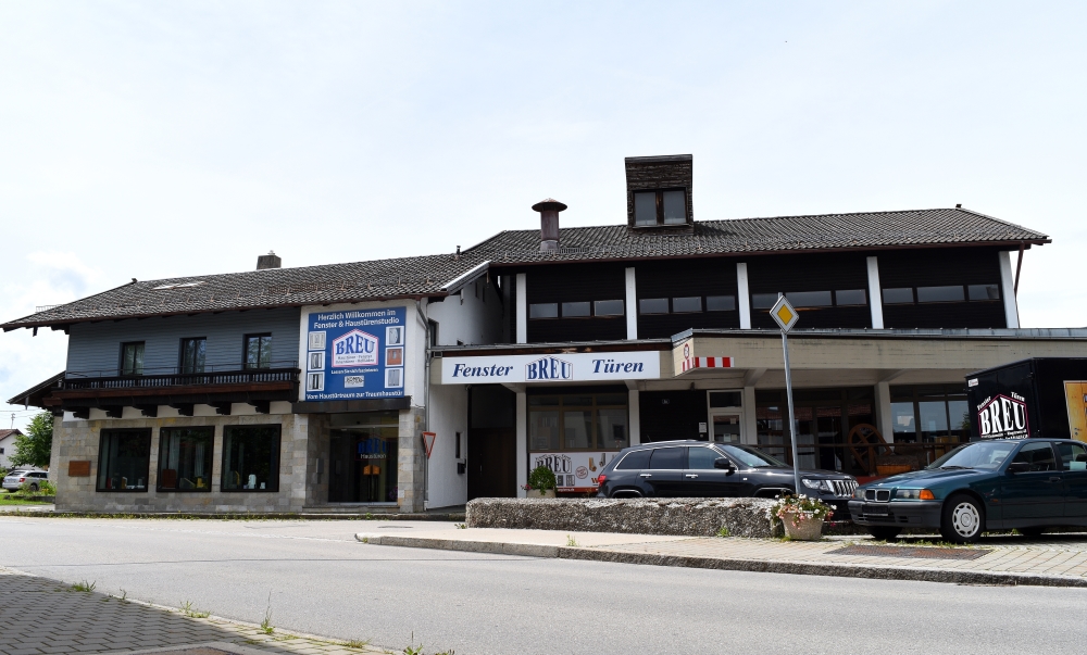 Breu Fenster und Türen